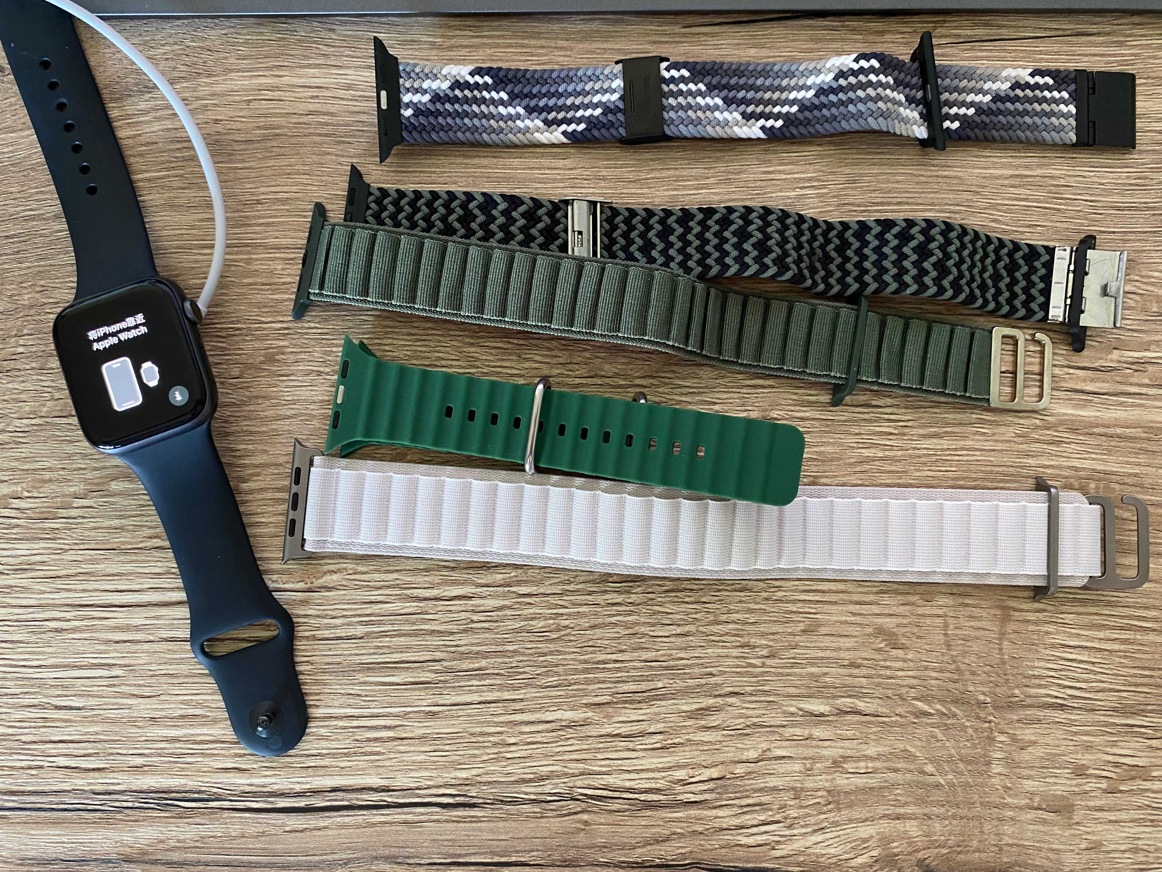 Apple Watch Series 4 44 mm stan bardzo dobry 80% bateria + paski