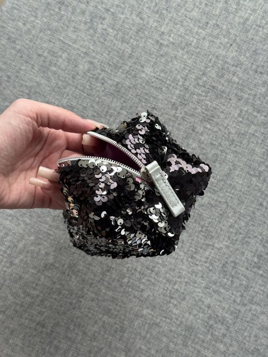 Cekinowa kosmetyczka dwukolorowa czarno-srebrna