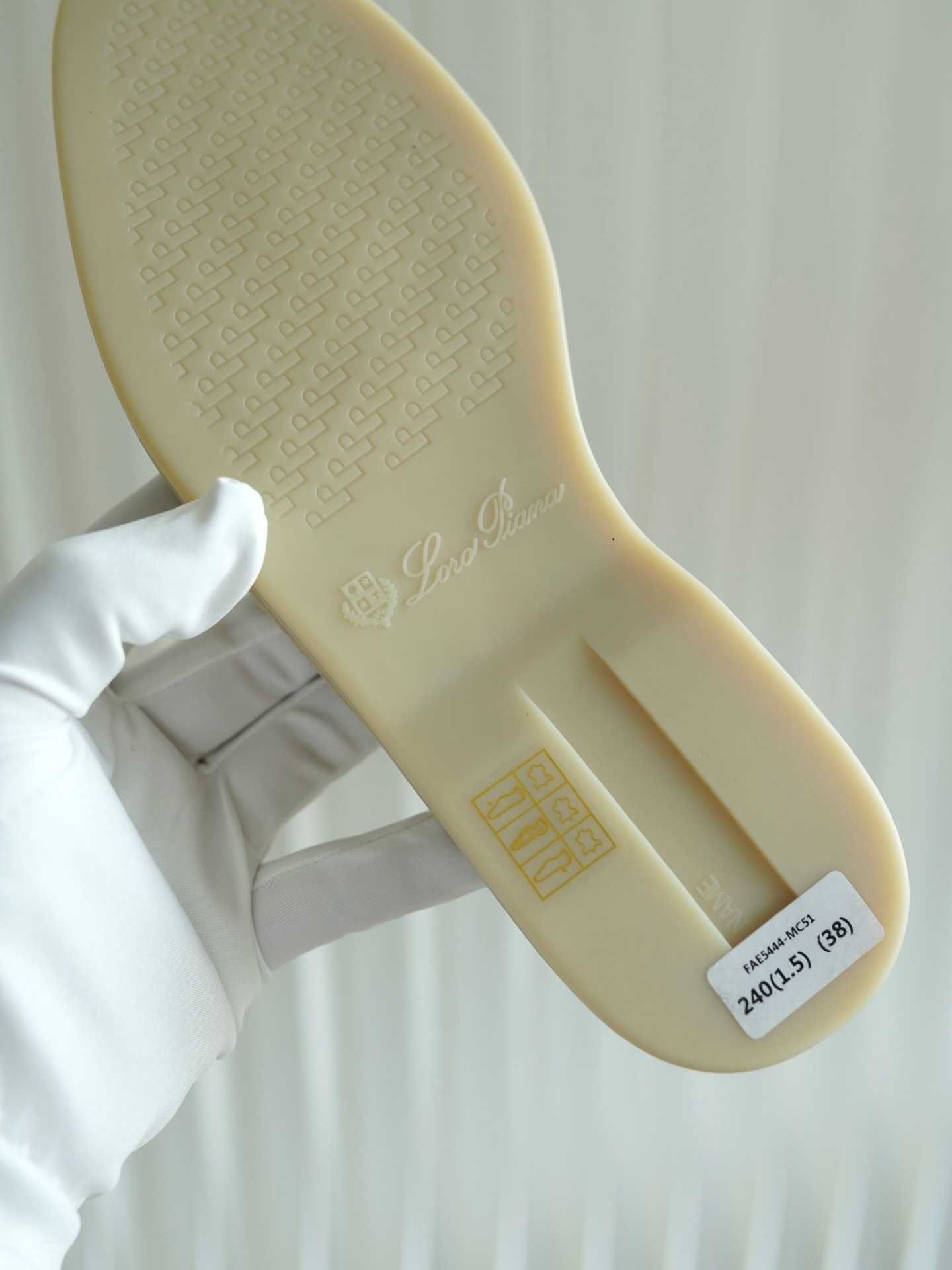 Бежевые лоферы Loro Piana Summer Walk  Лоро Пиана лофери бежеві