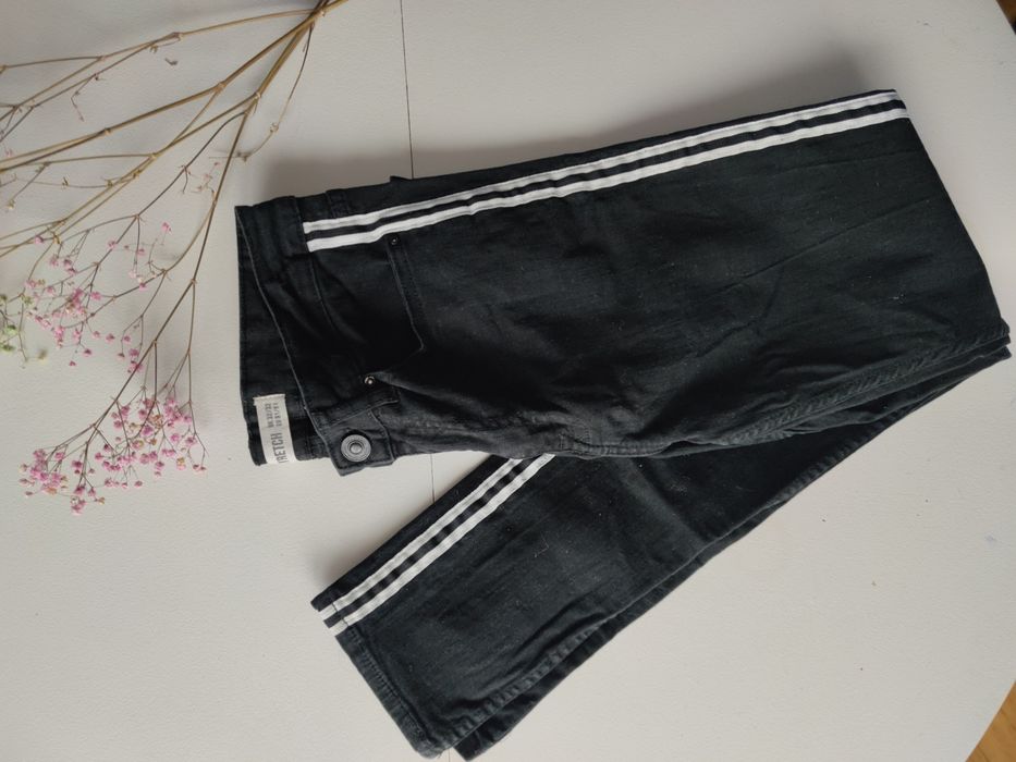 Czarne rurki spodnie z lampasem streach r. 40 New Look
