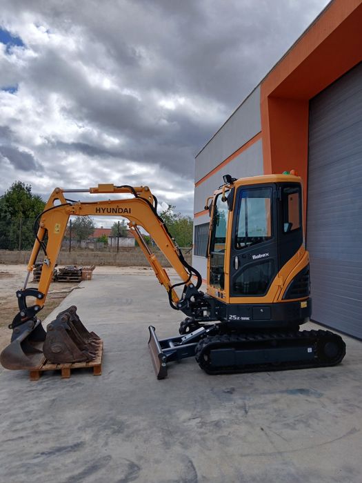 Mini giratória escavadora Hyundai 2023 Apenas 405h