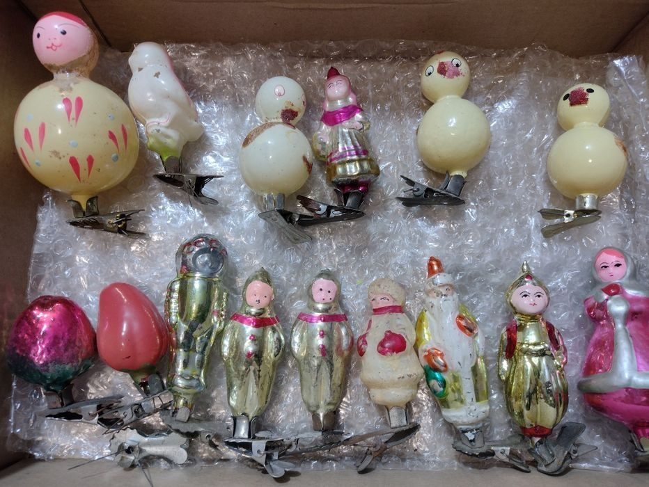 Новогодние игрушки  домики , зверята , шишки