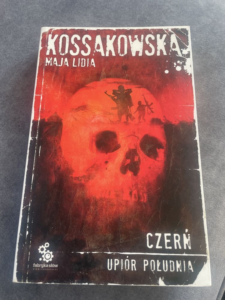 Maja Lidia Kossakowska  Upiór południa czerń
