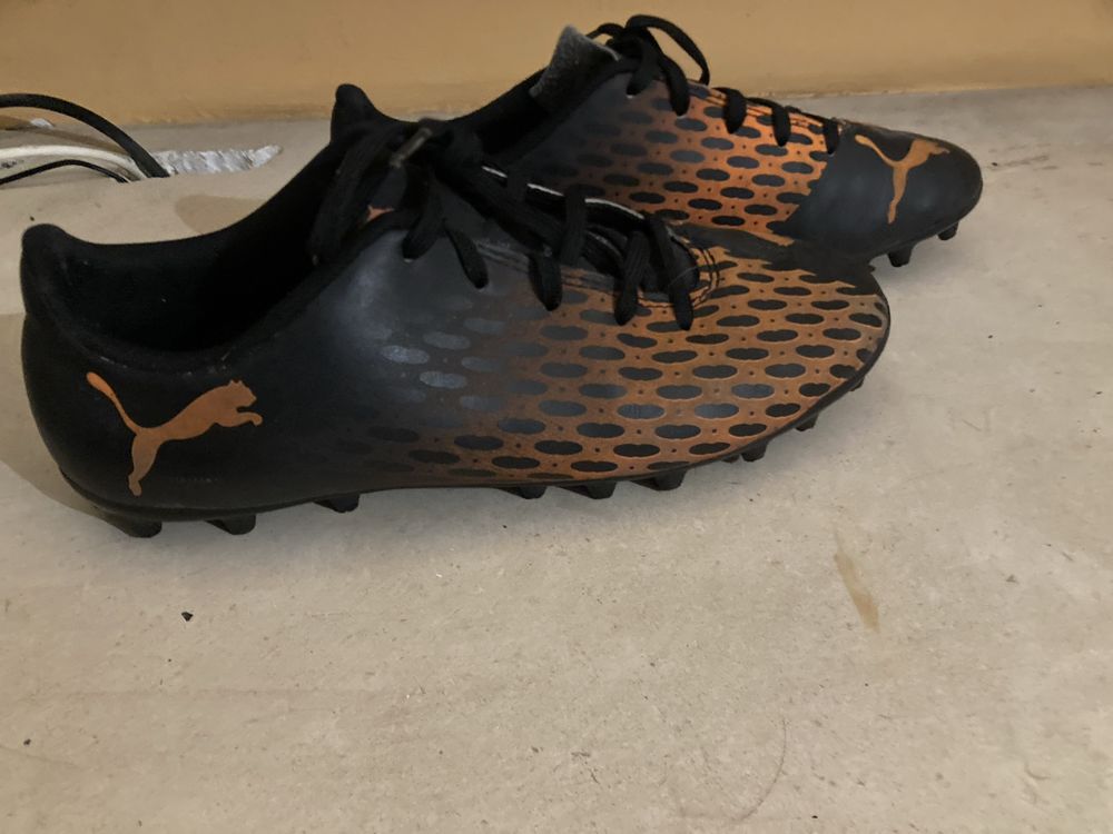 Tenis de futebol da Puma como novos n 37