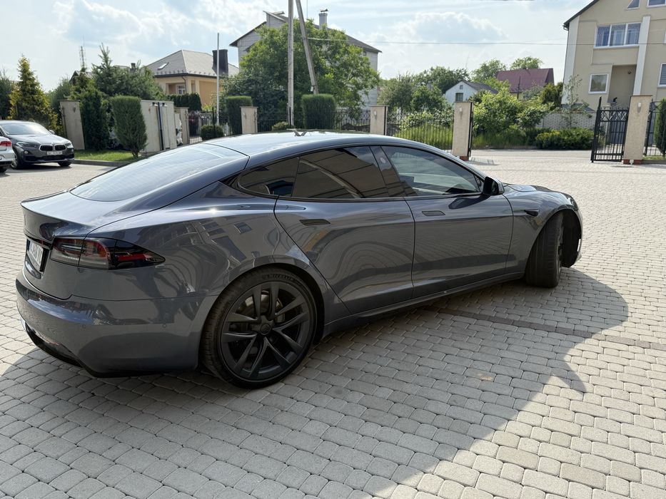 Tesla model s 2022 (тесла модел s 2022 року)