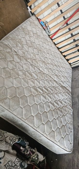 Vendo  colchão  em bom e8stado