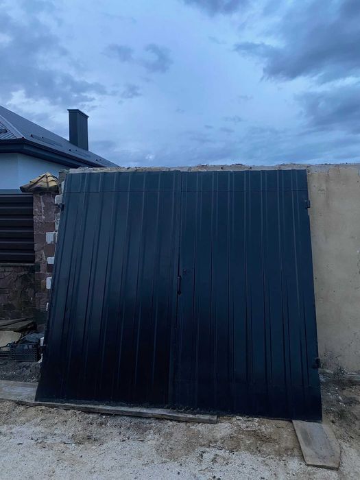 Гаражні Ворота з рамкою 211см × 236см