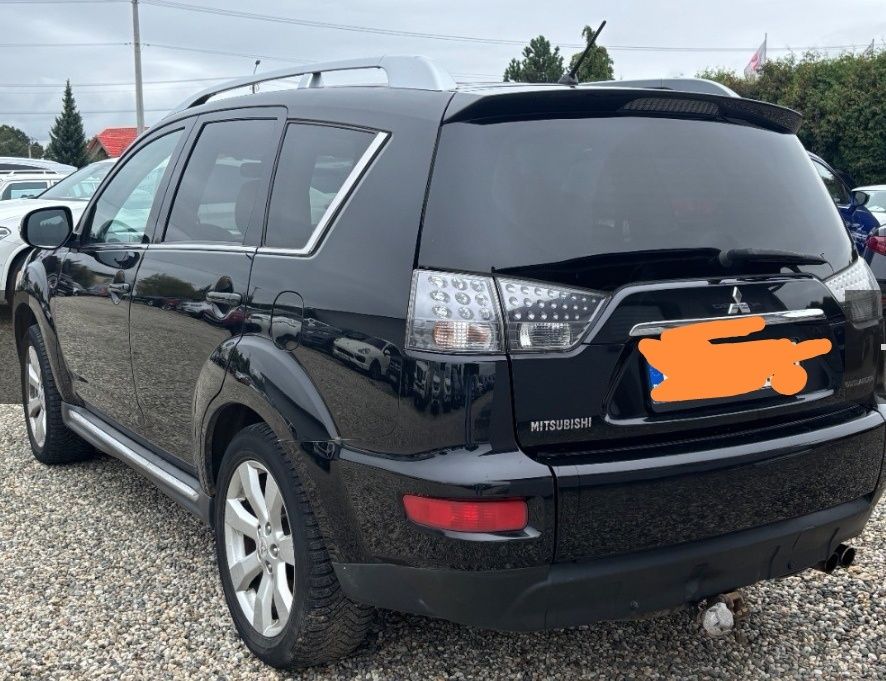 Mitsubishi Outlander 7 os 2010r sprzedam  zamienię na łódź kabinowa