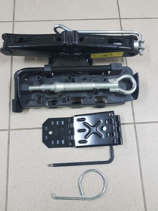 Peugeot 108 208 301 308 408 508 2008 3008 5008 и тд Буксировочный крюк