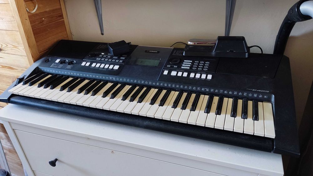 Yamaha PSR-E423 + Stojak + Pedał