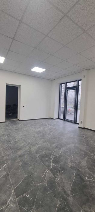 Здається приміщення. Центр.