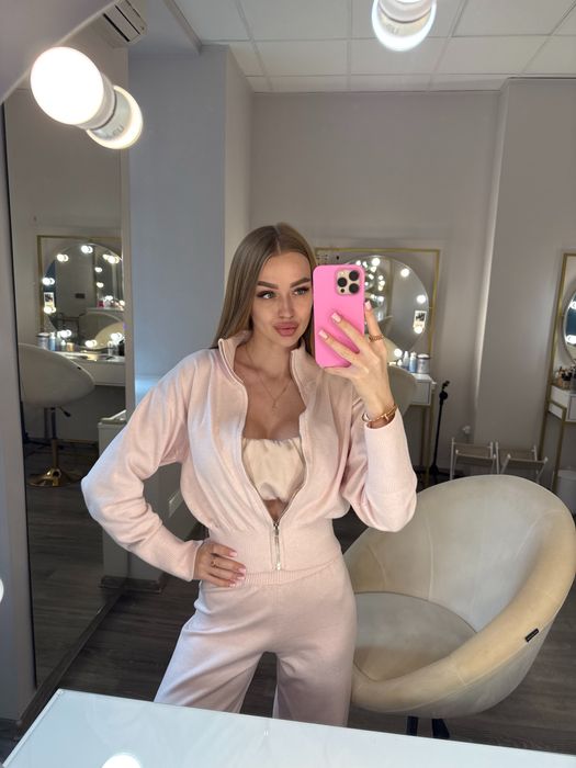 Костюм ніжно рожевий