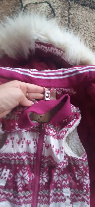 Продам зимовий комбінезон для дівчинки.