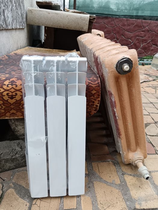 Батарея  биметалл новые. , остаток 3 секции