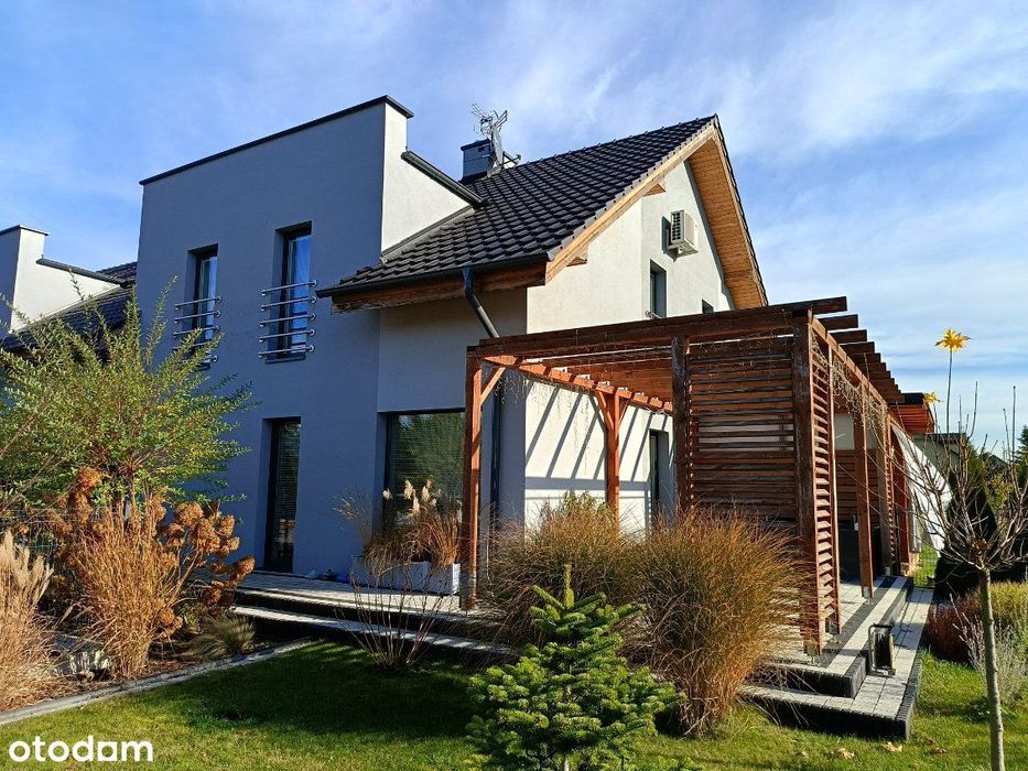 Do sprzedaży Piękny dom w zabudowie bliźniaczej.