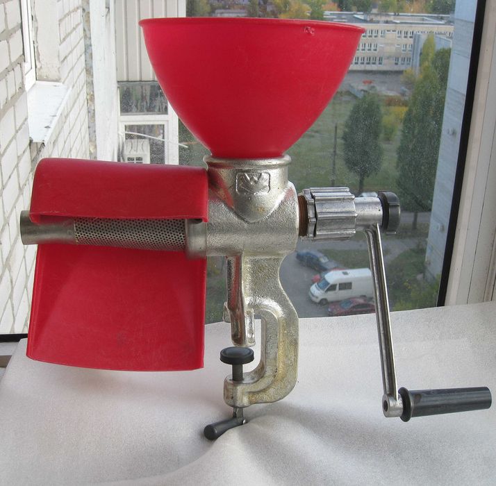 Соковыжималка, соковитискач ручний чавунний Мотор Січ СБЧ-1