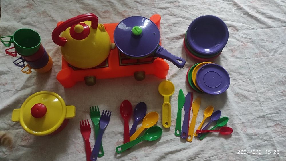 Посуд іграшковий