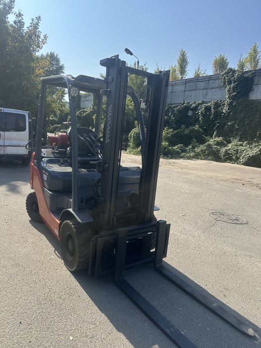 Навантажувач Тойота 8 серія