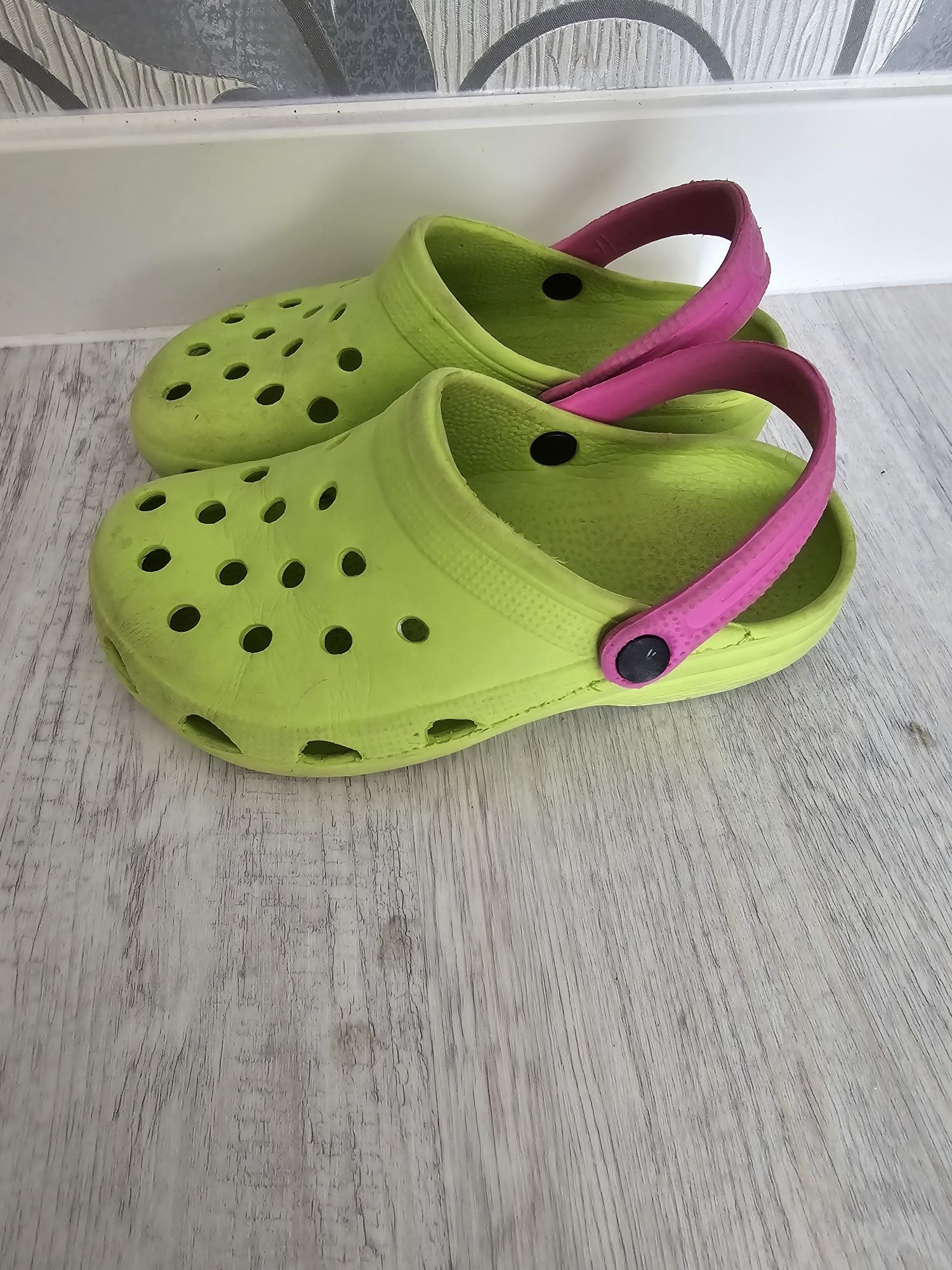 Buty klapki wsuwane piankowe dziewczęce rozmiar 33