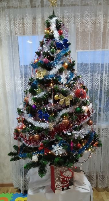 Ялинка новорічна