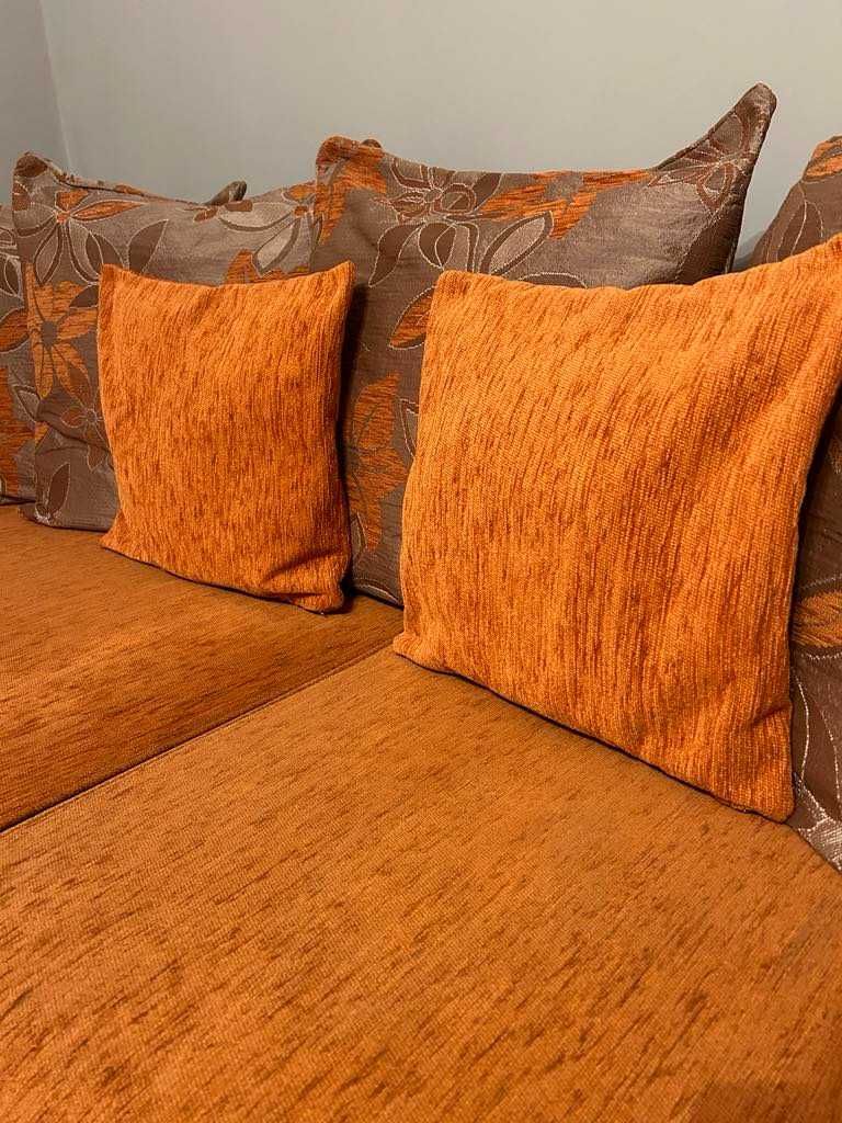 sofa rozkładania z pojemnikiem na pościel i poduszkami AGATA MEBLE