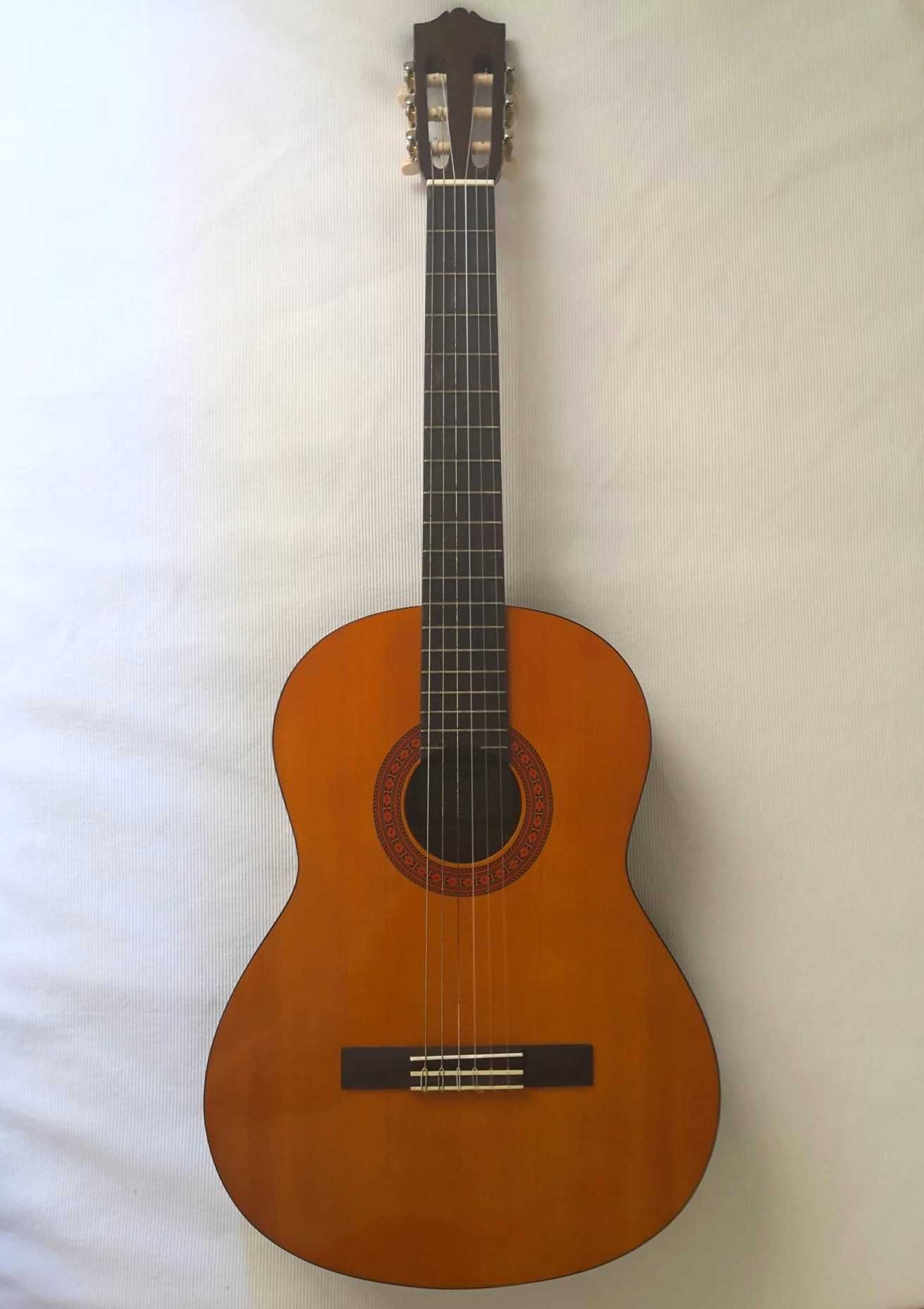 Guitarra clássica Yamaha C40, capa e acessórios