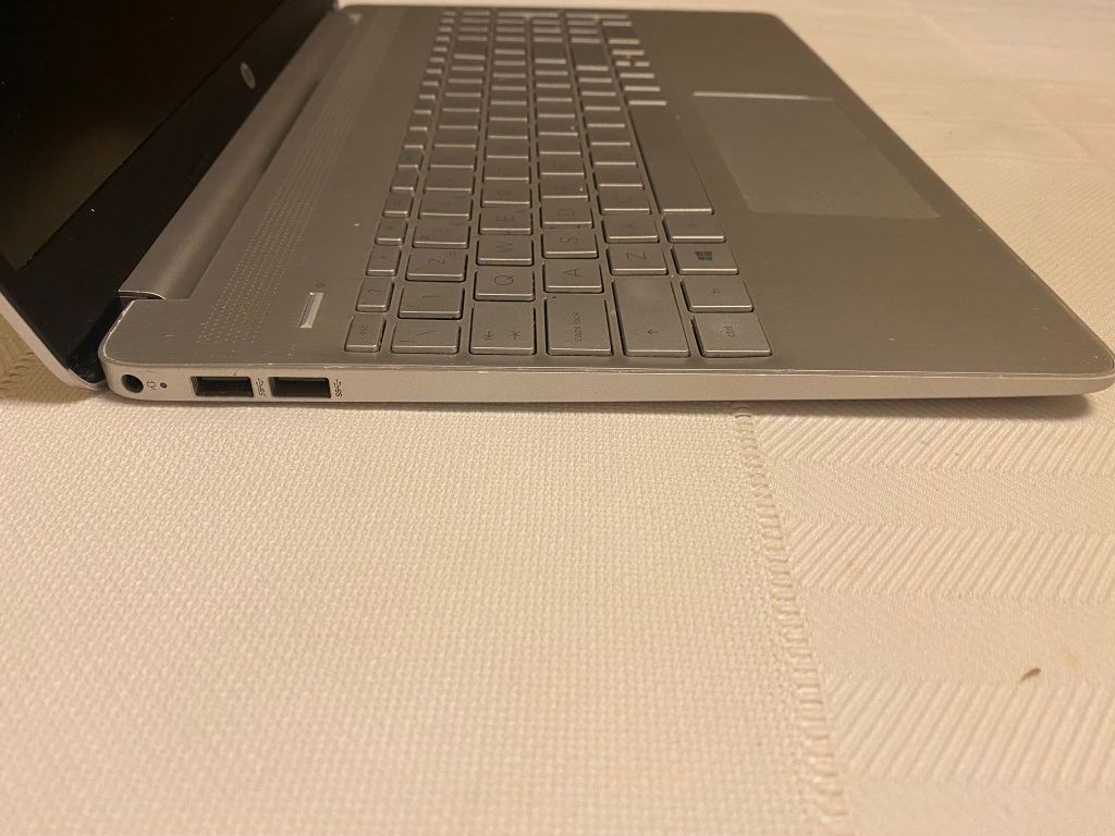 Laptop HP 15s-es0xxx