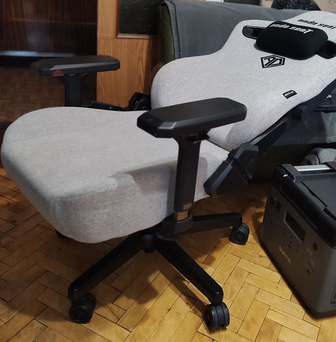 Комп'ютерне ігрове крісло AndaSeat Kaiser 3 у тканинному виконанні.