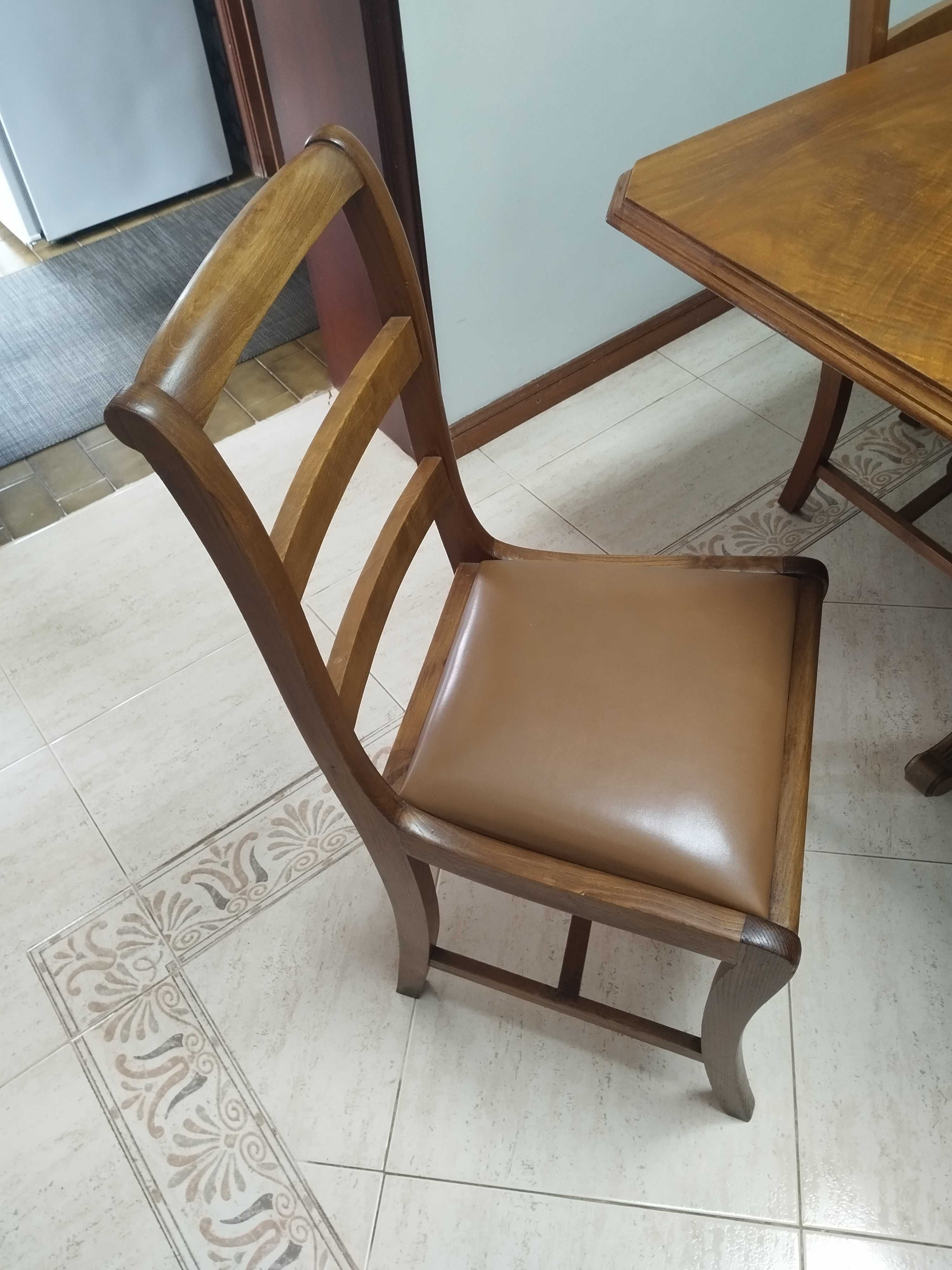 Mesa de sala com 6 cadeiras