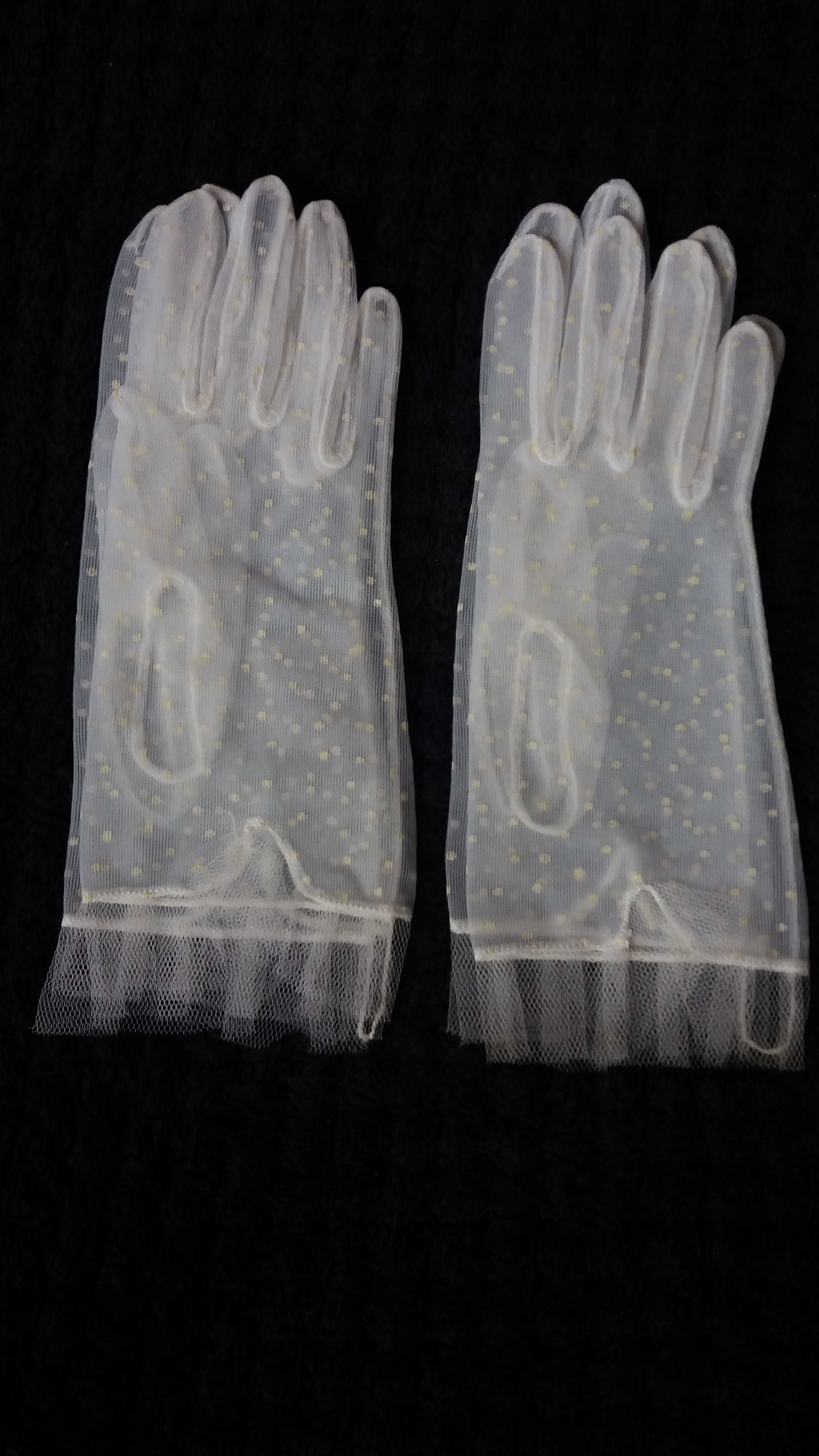 Komunijne rękawiczki dla bliźniaczek