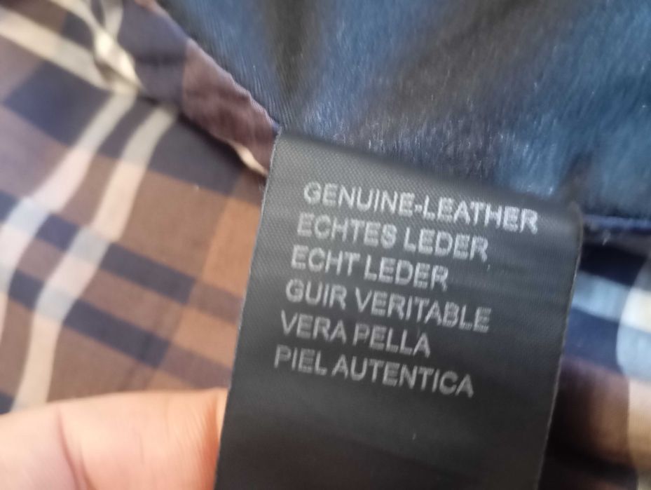 Натураьний шкіряний пуховик з капюшоном.Знижено ціну.3100 грн.