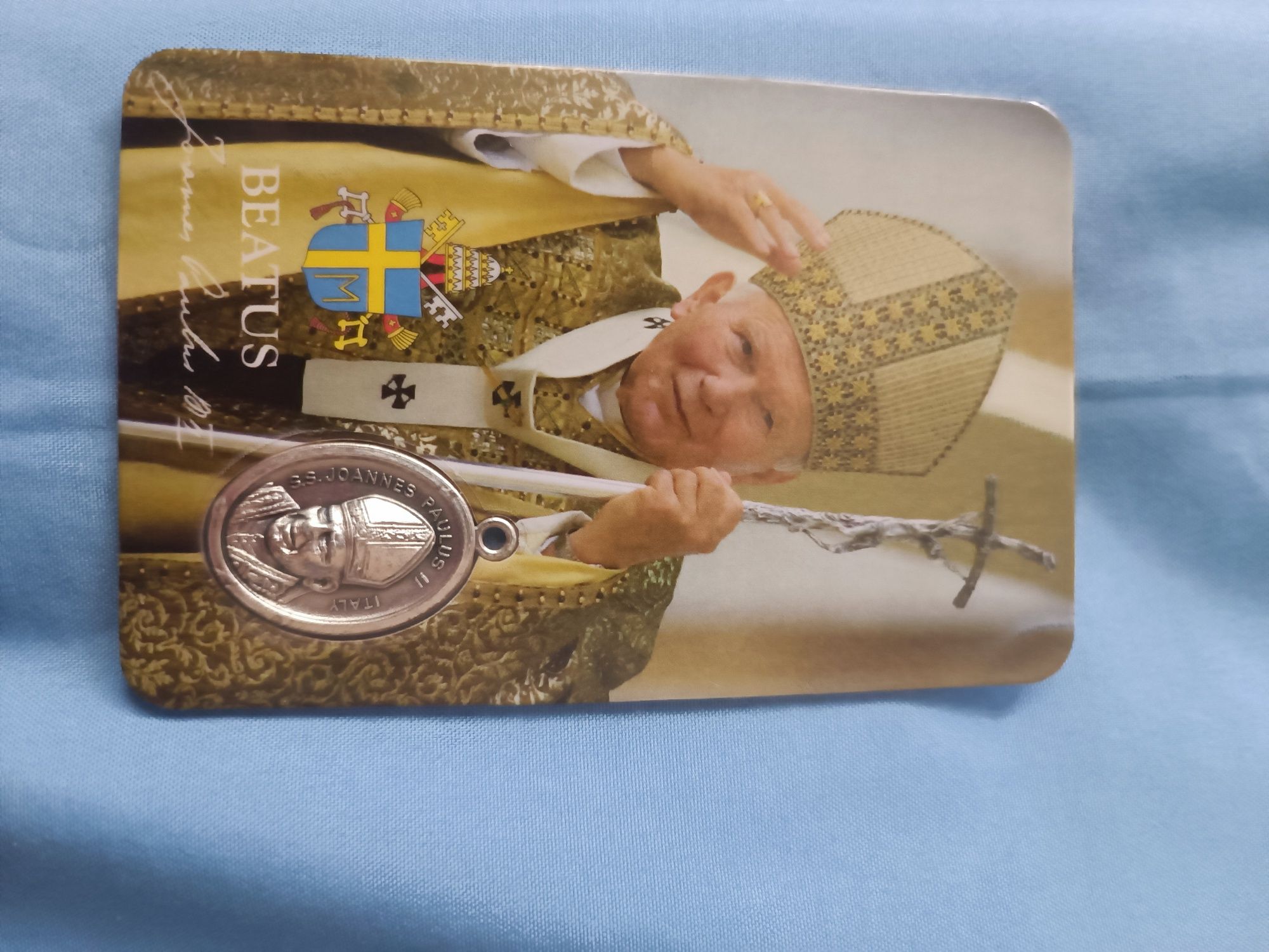 Jan Paweł II z medalikiem