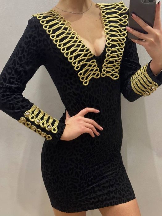 Плаття з біркою