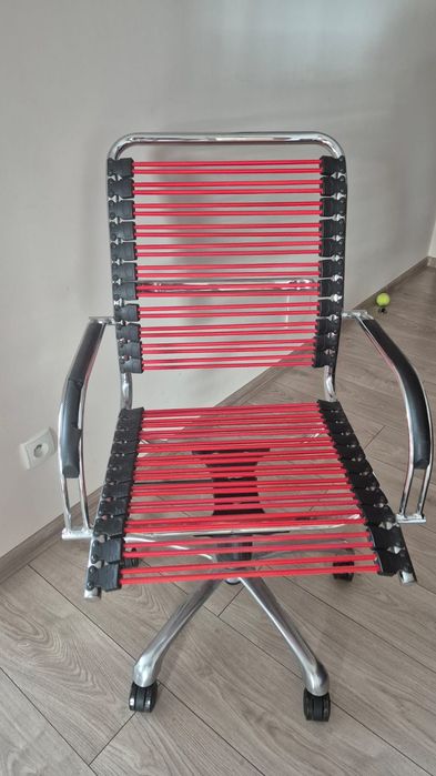 Krzesło biurowe czerwono-czarne