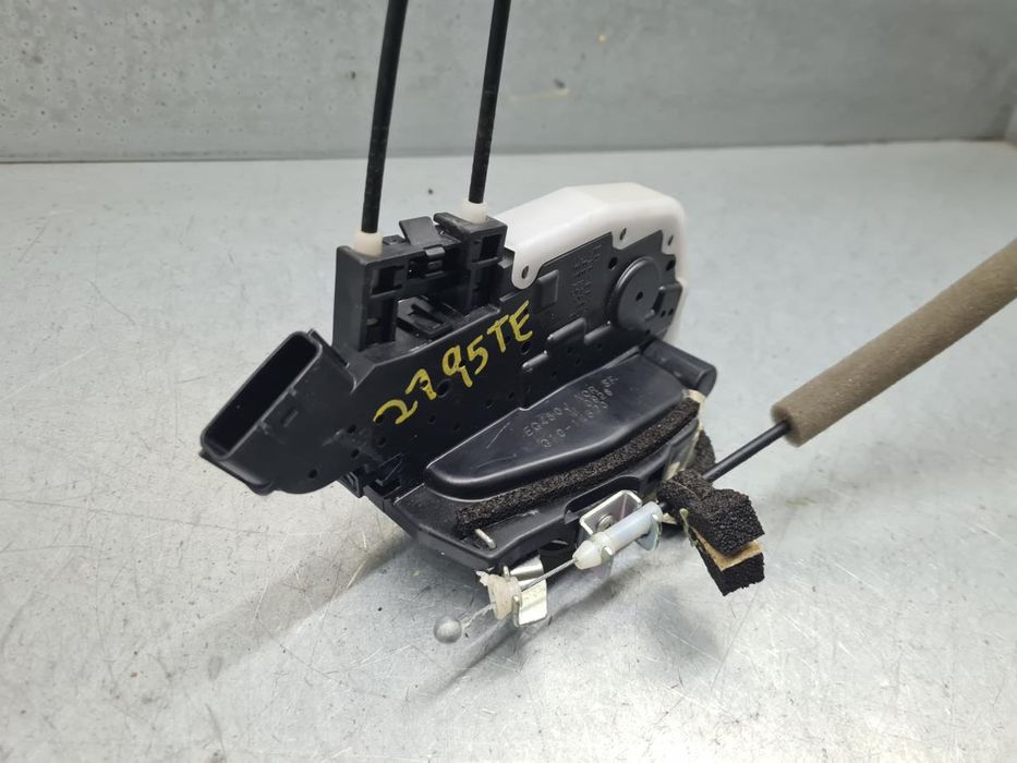 Fechadura / fecho porta trás esquerdo NISSAN Juke (F15)