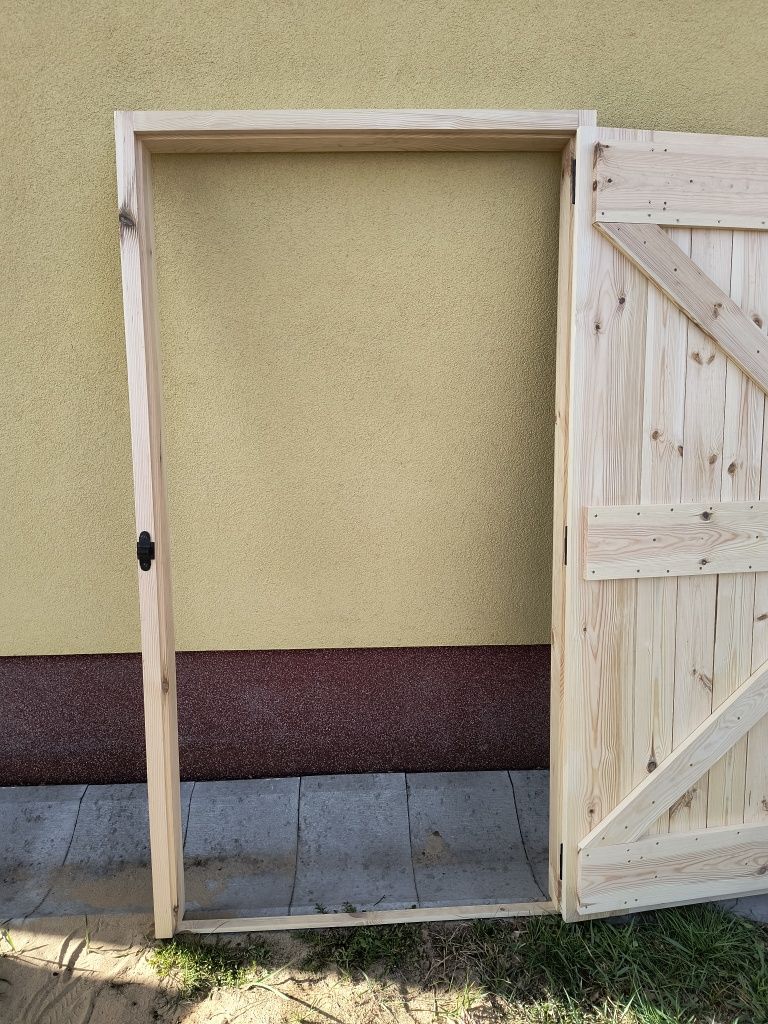 Drzwi do komórki, drewutni, stajni