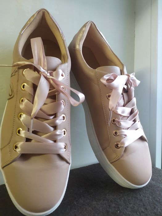 Кеди із золотистими метеликами. Bata.