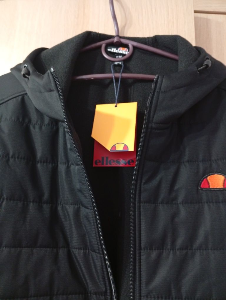 Куртка Ellesse оригинал, розмір M.
