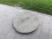 Właz betonowy 64cm
