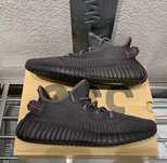 YeezyBoost350V2UnisextrampkiBlack.44