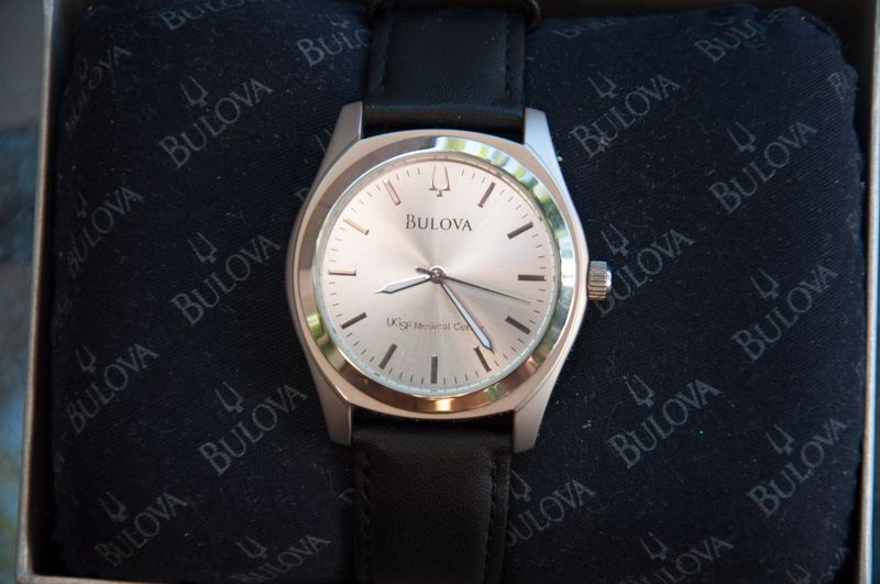 Bulova (класичний годинник)