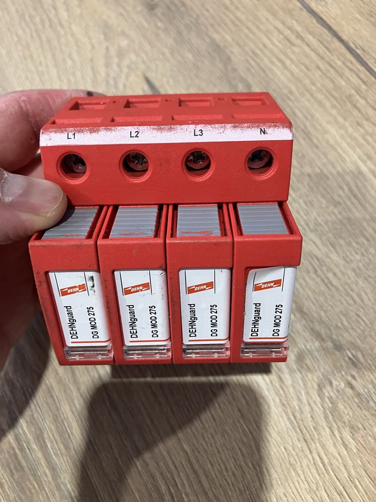 Ogranicznik przepięć AC DEHN guard DG M TNS 275