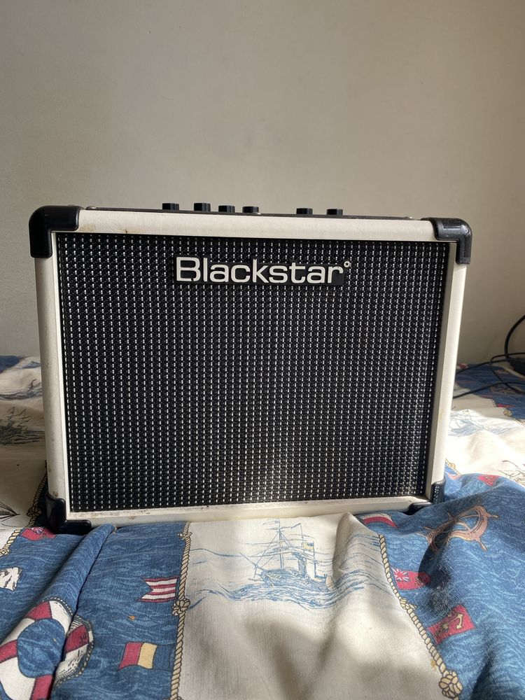 Guitarra elétrica Epiphone Les Paul Model.   Amplificador Blackstar