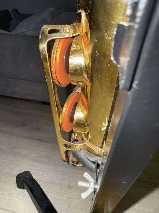 Saksofon altowy yahama yas 52 purple logo