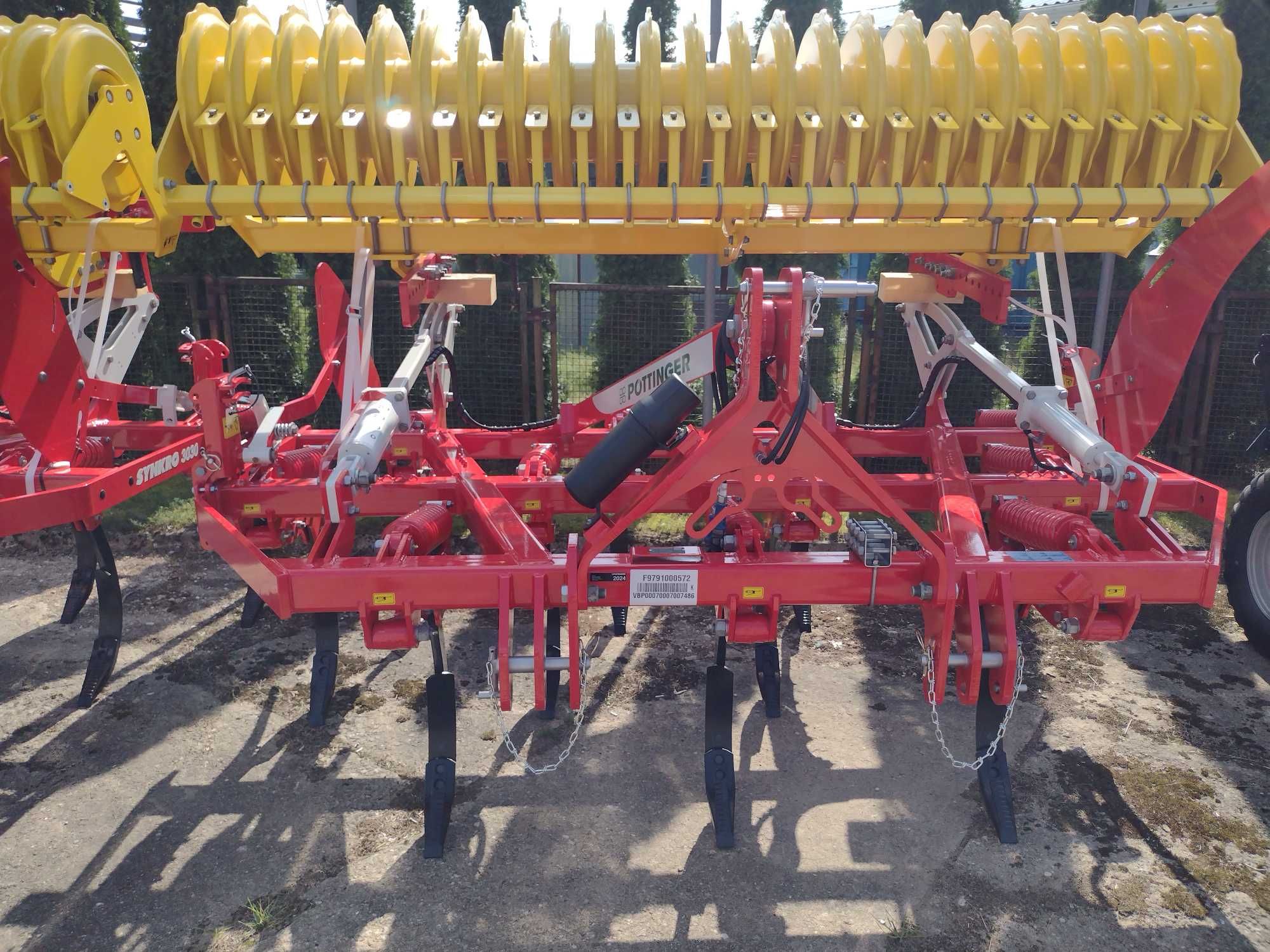 Kultywator podorywkowy SYNKRO 3030 NOVA POTTINGER Grubber
