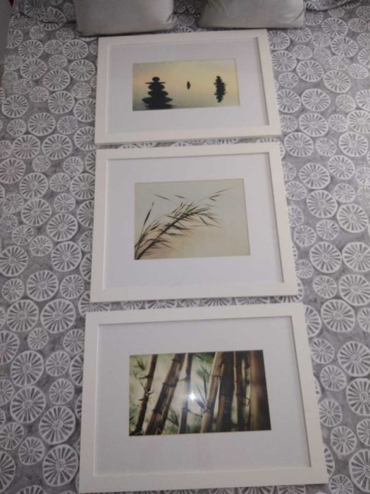 3 quadros com moldura branca