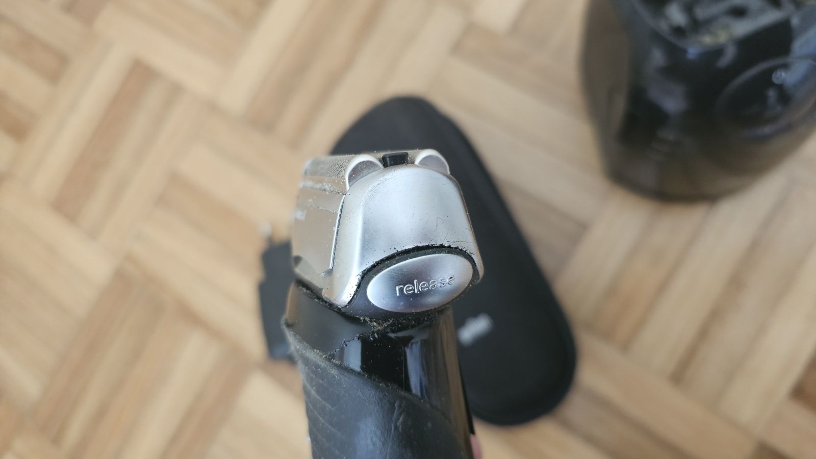 Vendo máquina barbear Braun serie 7 com estação limpeza e estojo usado
