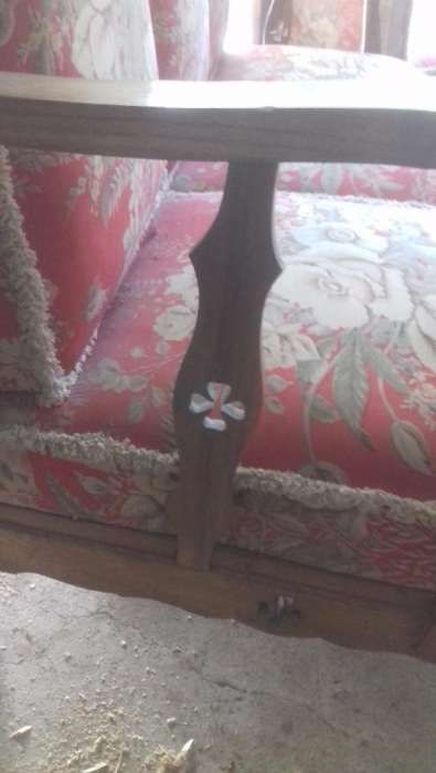 sofa em castanheiro muito lindo