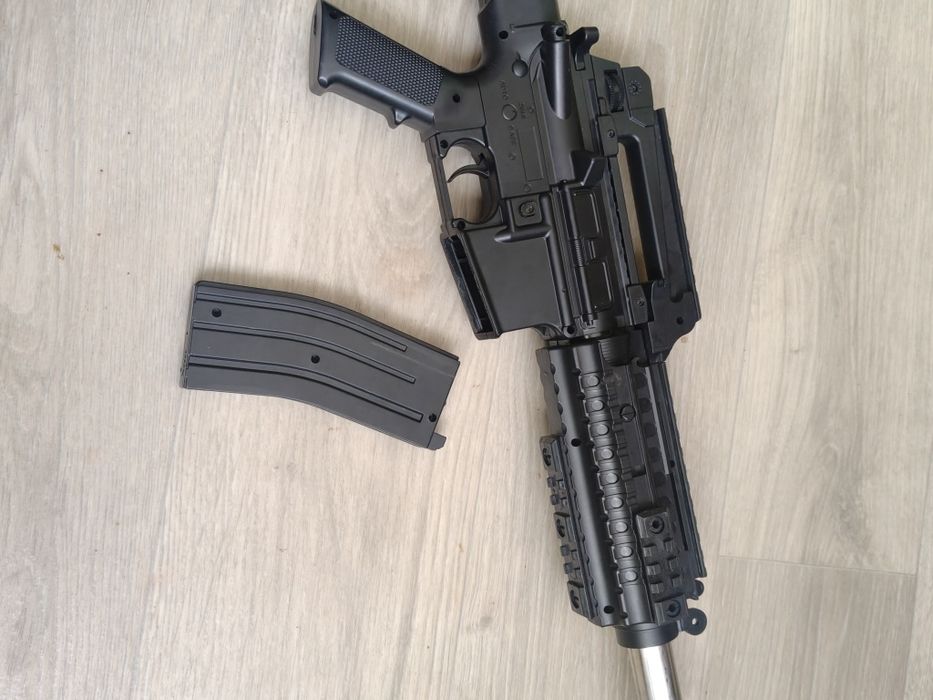 Игрушечный автомат M4 + пульки