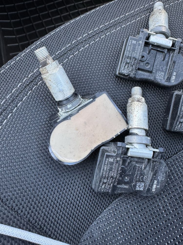 Датчики тиску TPMS оригінал BMW A2C3796640100